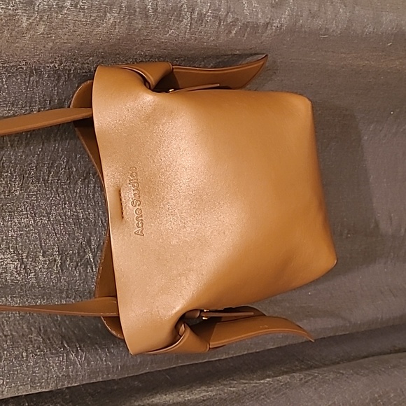 Acne Tan musubi. - Picture 2 of 14